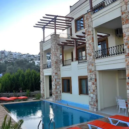 Liona Gundogan (Bodrum)